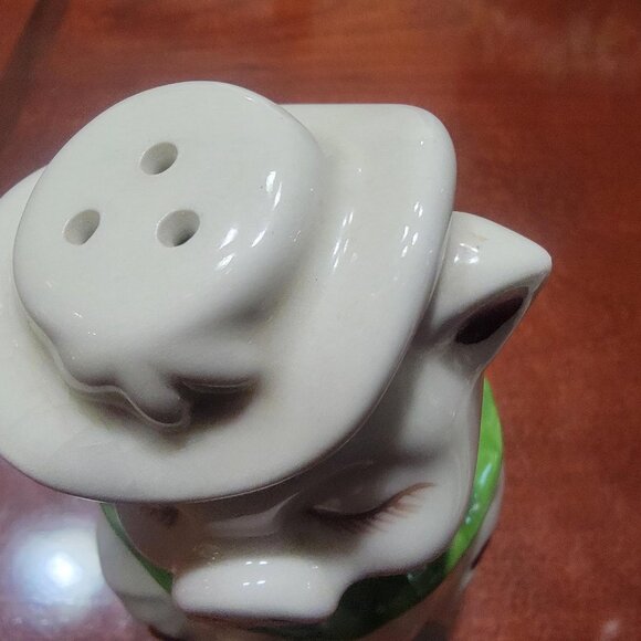 1940s Vintage Shawnee Salt and Pepper Shakers Smiley and Winnie Pigs - Picture 8 of 13